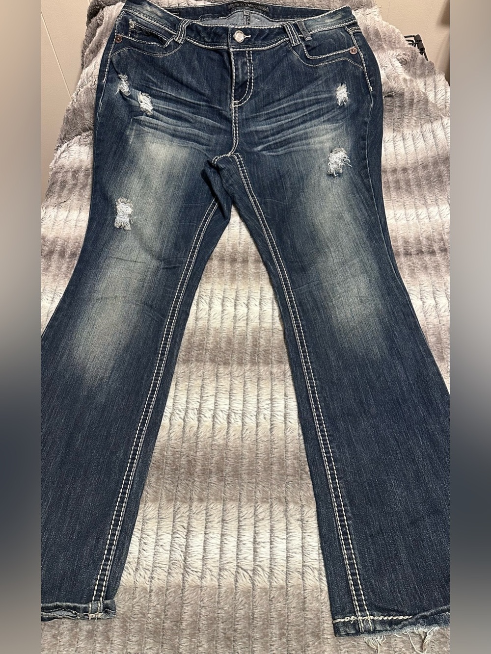 YMI Women’s Icon Bootcut Jeans
Size 16